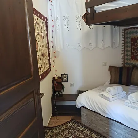 Les Trois Reines, Apartment *