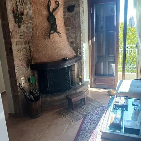 Les Trois Reines, * Arachova