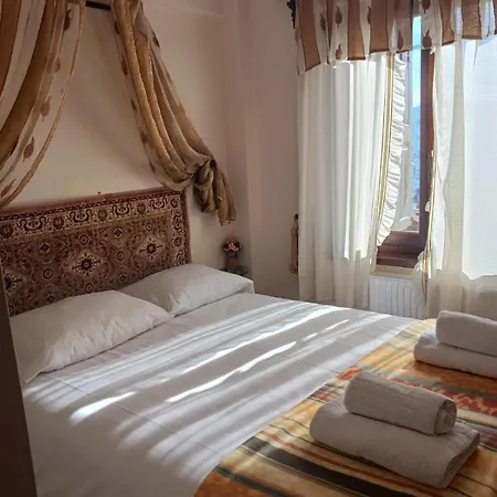 Les Trois Reines, Διαμέρισμα