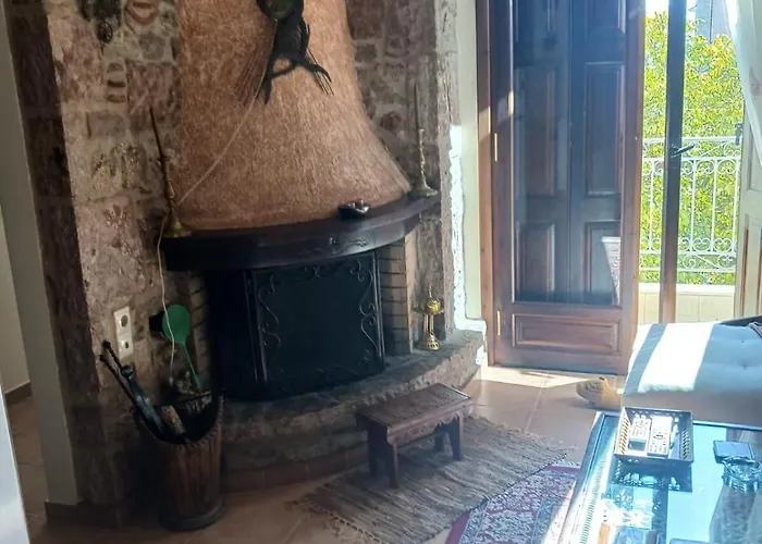 Les Trois Reines, * Arachova